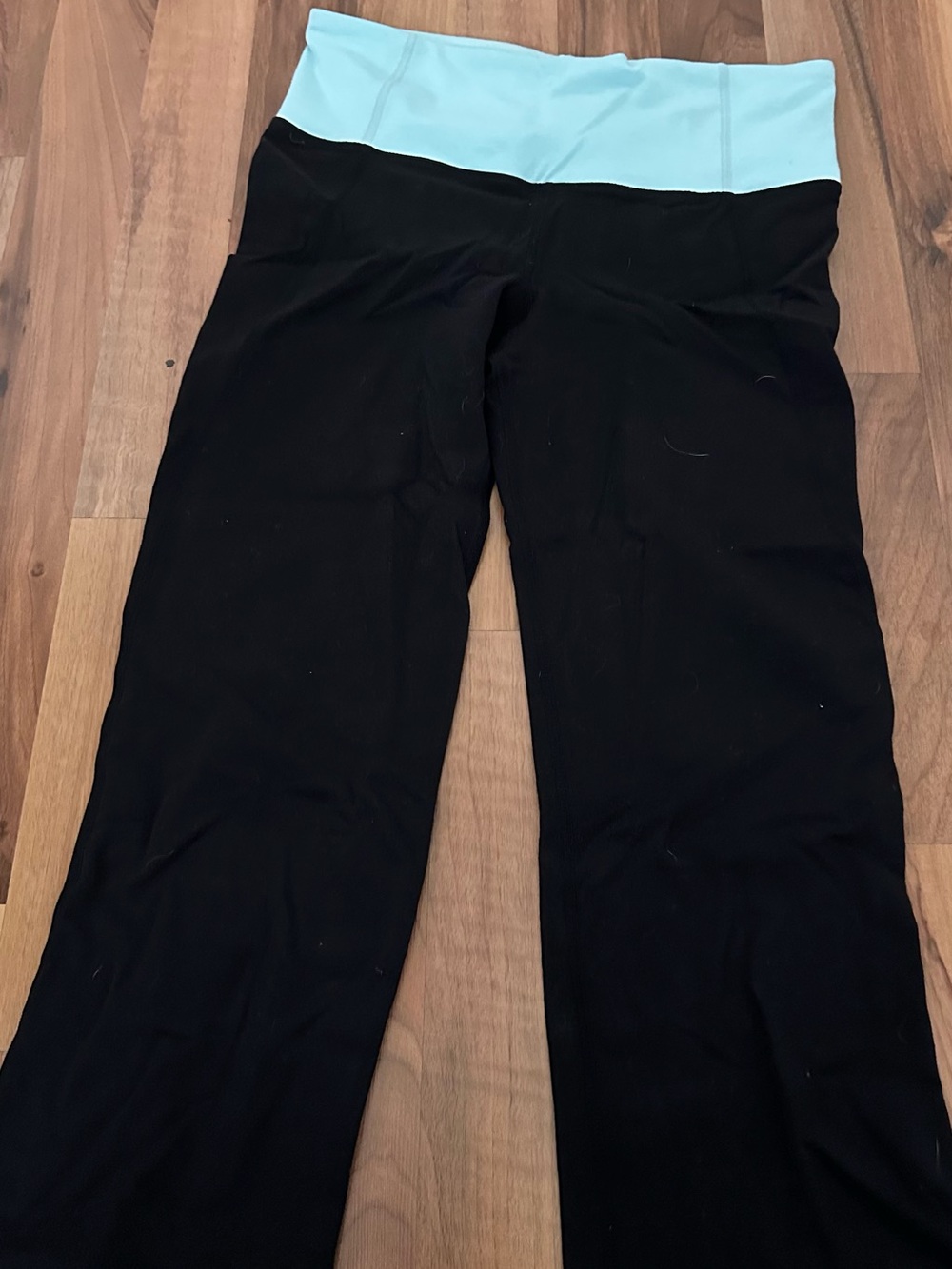 Lululemon Gather and Crow crop workout